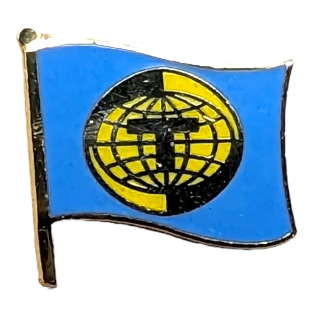 Toastmasters International Club Flag Gold Tone Hat Lapel Pin - Picture 4 of 4